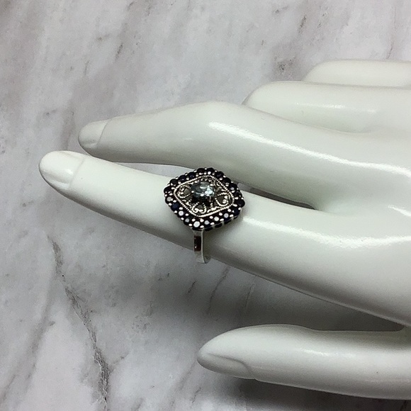 Sapphire Ring - Picture 7 of 9